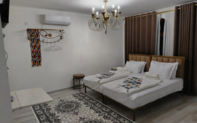 Ziynat Hotel