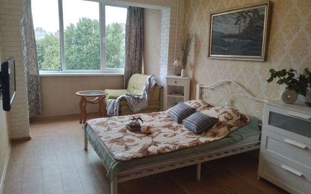 Na Naberezhnoy V Istoricheskom Tsentre Flat