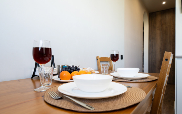 Квартира Стильная двухкомнатная квартира Natali apart на метро Пражская