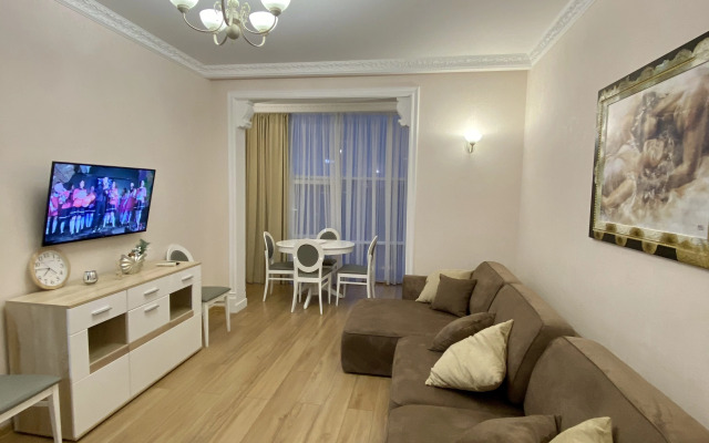Prostornye Apartamenty V Tsentre Sochi Naprotiv Tsirka Flat