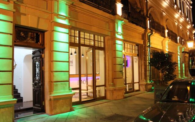 Moni Hotel