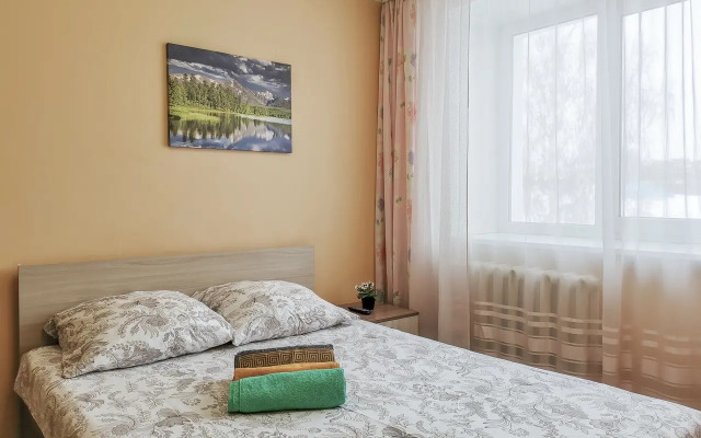 U Transportnoy Akademii Flat