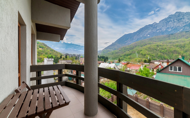 Elpida Hotel