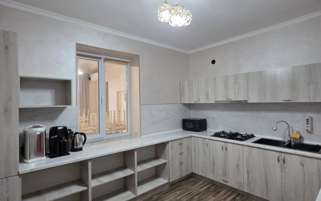 Частный дом с верандой
