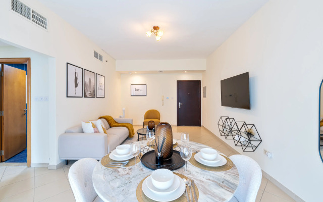 Marcopolo - Lavish 2BR next to Metro & Tram Apartments