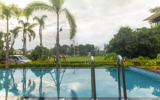 Отель Life Grand Chiang Mai