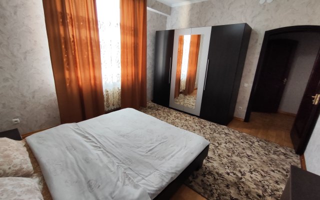 Апартаменты просторные двухкомнатные в центре Бишкека