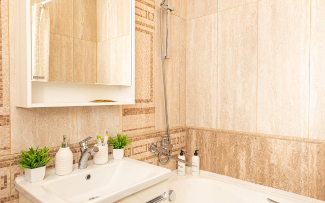 Квартира рядом с теннисным кортом и парком Сибирь House