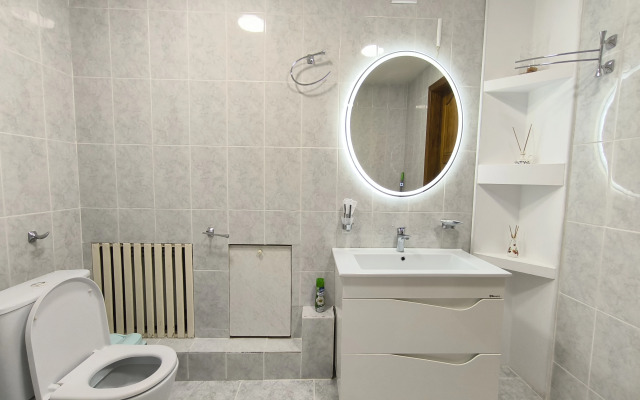 Na Ploschadi Ushakova Flat