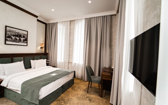 Midway Baku Hotel