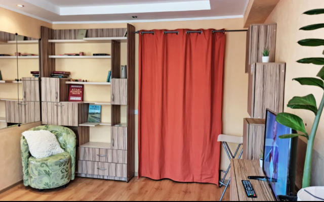 S Dzhakuzi V Tsentre Kalugi Flat