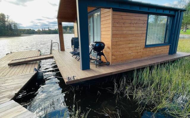 Гостевой дом на воде,хаусбот на р.Вуокса, карельский перешеек