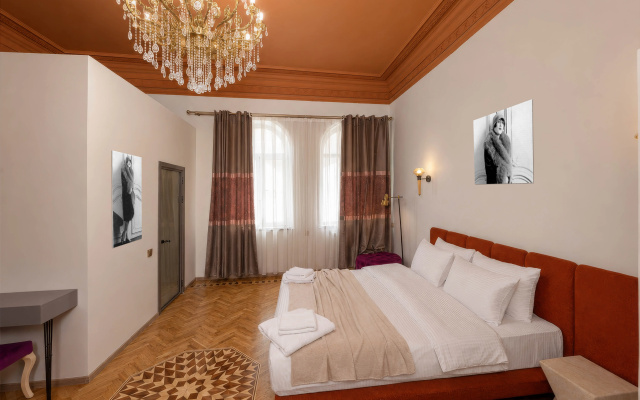 Old Money Boutique Hotel