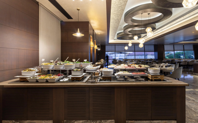 Royal Stay Palace Hotel