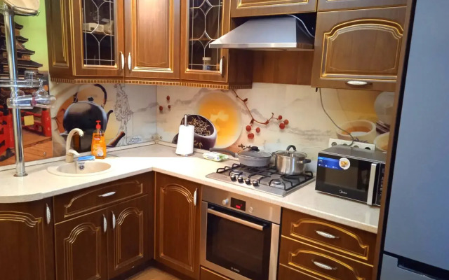 Квартира Суворова 28