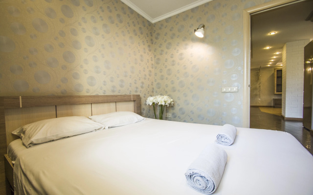 Апартаменты на Победителей 39