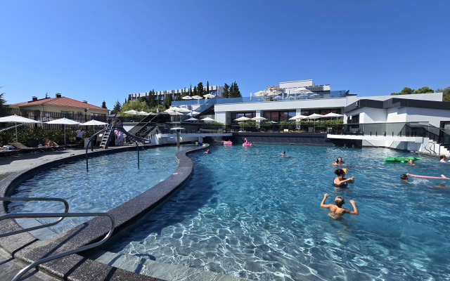 Mone 4* Apartments