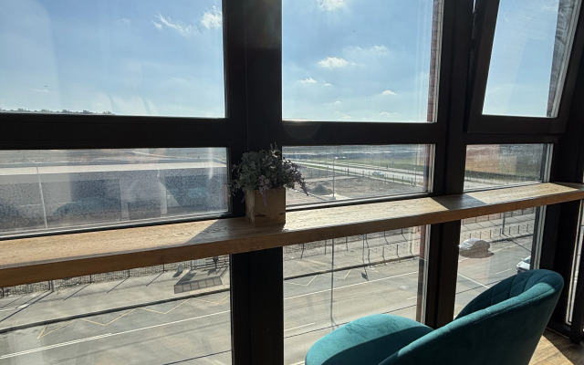U Aeroporta Pulkovo Flat