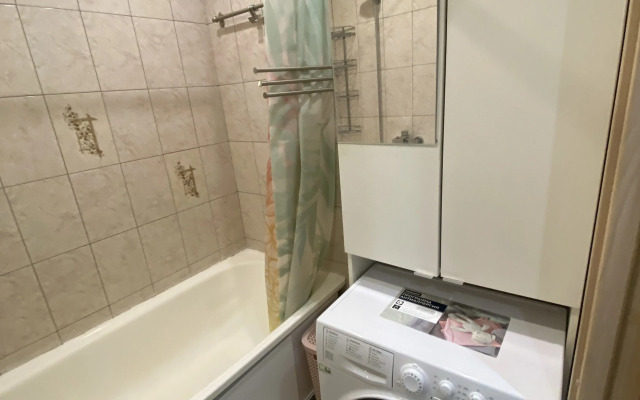 Ryadom s metro i parkom Flat