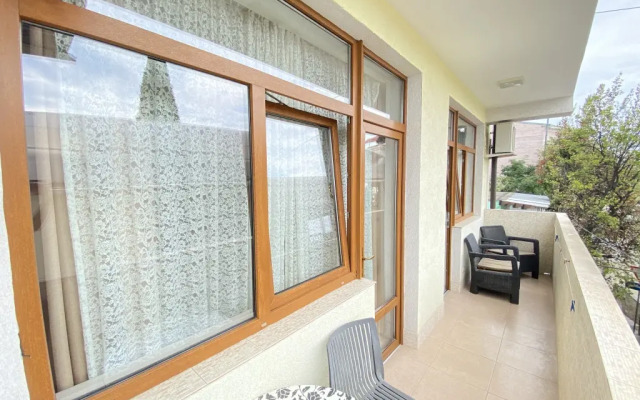 Komfort S 2 Spalnyami I Balkonom M2 Apartment