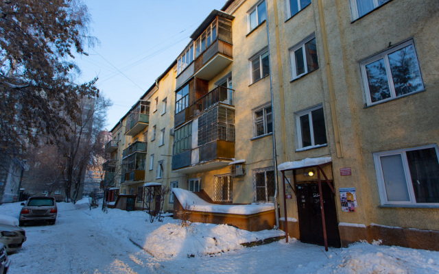 Bolshaya Studiya V Tsentre Novosibirska Lodging house