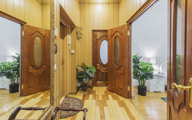 GM Cozy two-room apartment near the Kremlin and Arbat Apartments