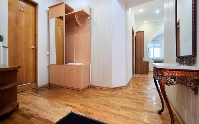 Bolshoy Dvukhetazhny s Mangalnoy Zonoy Private House