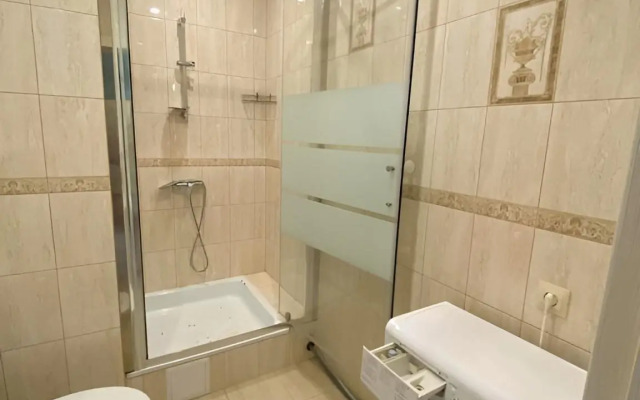 Verhnyaa Doroga 151/4 Apartments