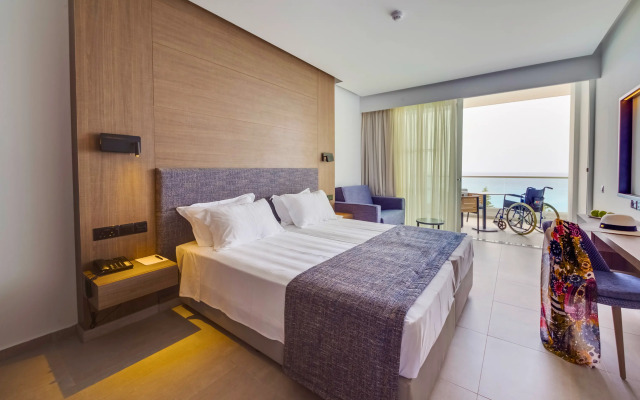 Cavo Maris Beach Hotel