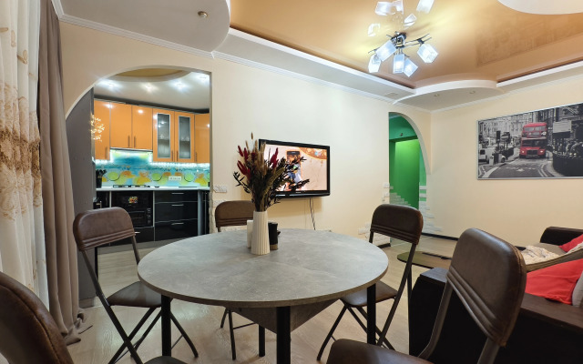 Квартира Уютная Трёхкомнатная в Центре Ул. Лейтенанта Шмидта 2