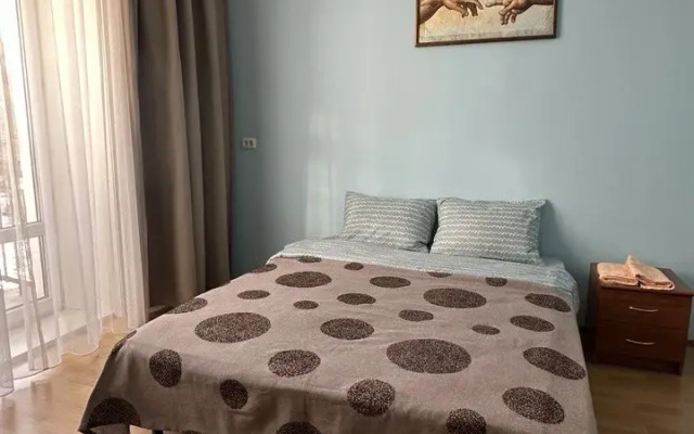 Dvukhkomnatnaya na Respublikanskoy Flat