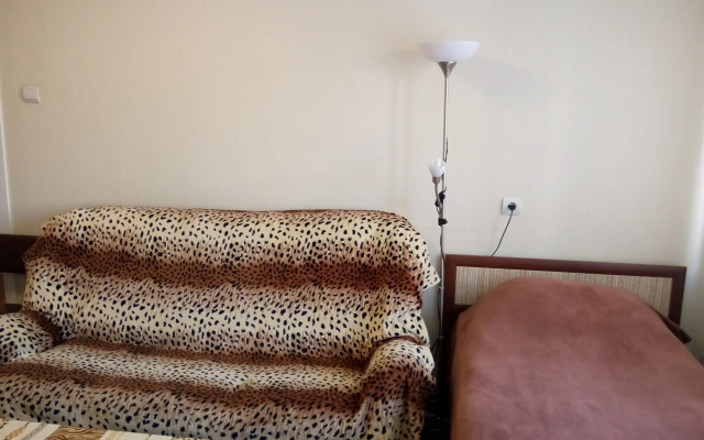 Dvukhkomnatnaya Ulitsa Ispanskikh Rabochikh 35 Flat