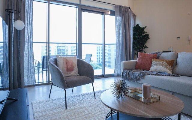 Elite LUX Holiday Homes - Cozy & Modern 1BR in Dubai South Apartments