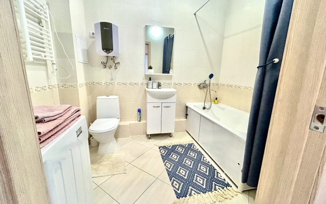 Solnechnaya Kvartira S Vidom Na Reku Flat