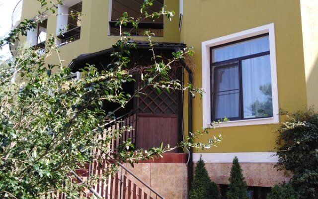 Yava Guest house