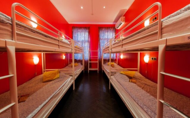 Red Hostel - Adults Only