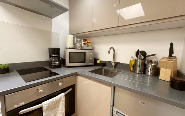 Damos Living - Superb Business En-Suite Studio Apartments
