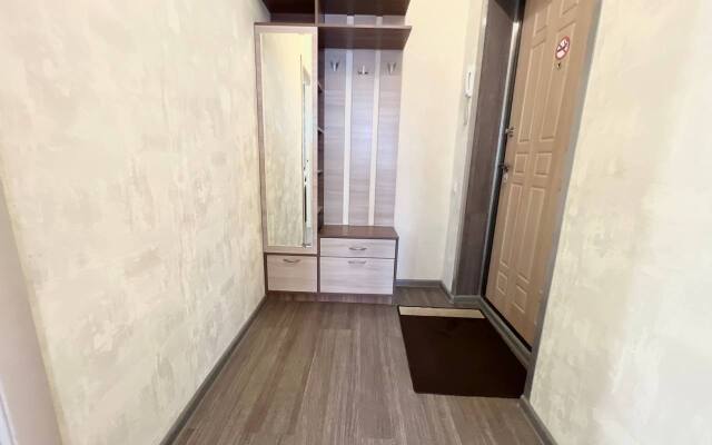 Komfot S Tremiya Spalnymi Mestami Flat