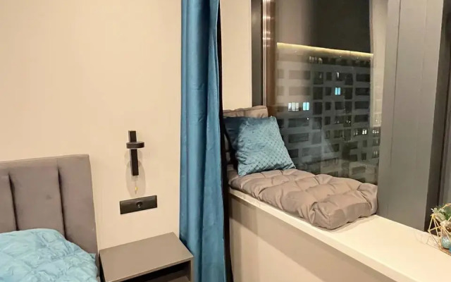 U Metro Ladozhskaya Flat