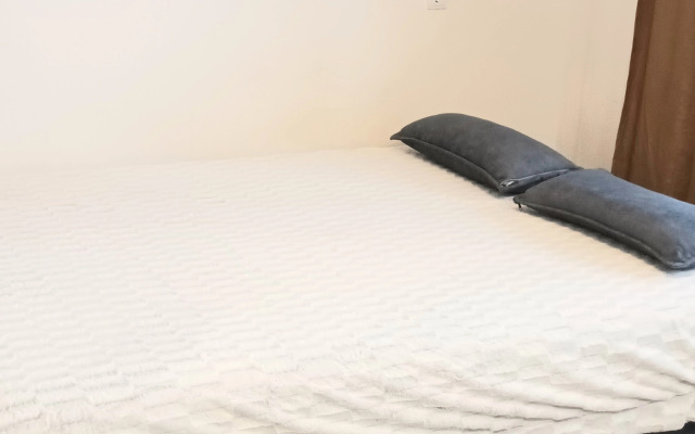 Квартира новая уютная студия на Берегу Иртыша