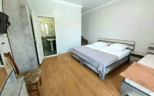 Gostevoj dom u deduski Samvela