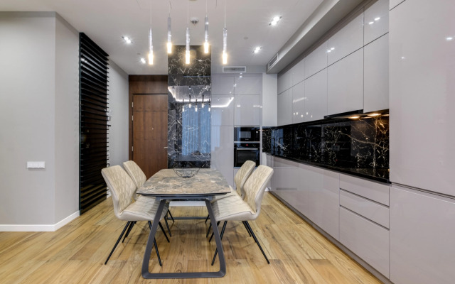 38th Floor, Stylish Apartment with Private Park