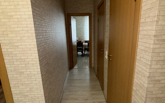 Na Sutki u Metro Narodnogo Opolcheniya Flat