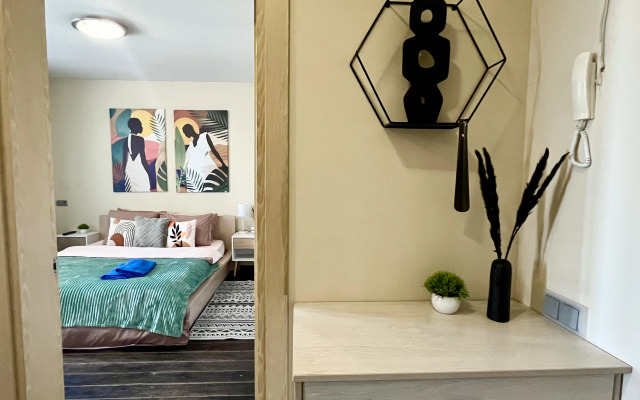 Layf Apart Flat