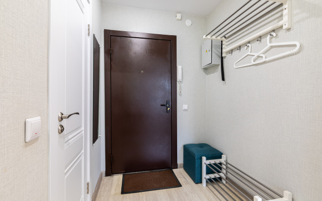 V 10 Minutakh Ot Kremlya Flat