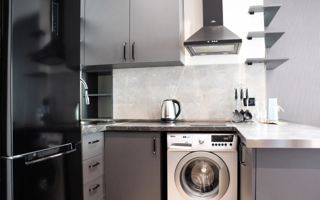 Newly Renovated Condo, Steps to Republic Square Apartments