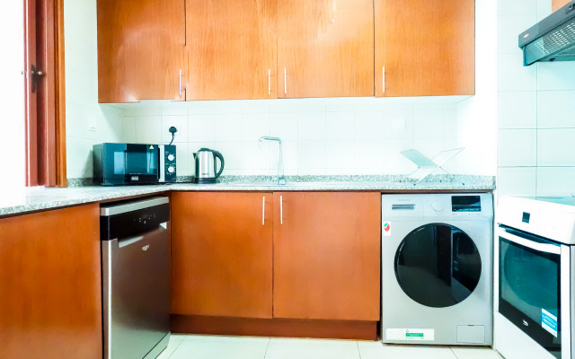 Premium 1 BR with Partial Dubai Marina View