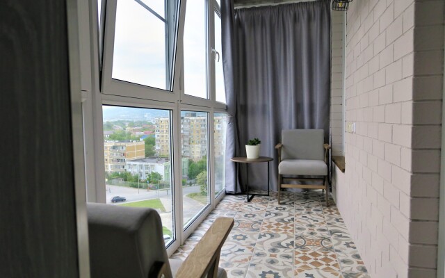 Semeynye Tryokhkomnatnye Na Solnechnoy Apartments