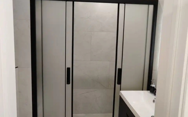 Sovremennye S Lodzhiey Apartments