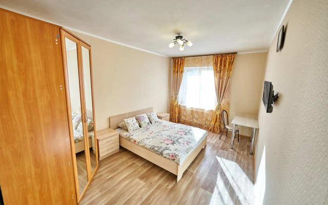 Evrodvushka na 15 etazhe na 6 chelovek, v ZhK Solnechnyj  Flat